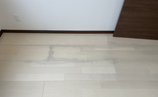 床のシミ補修
